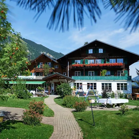 Waldrand Lenk im Simmental